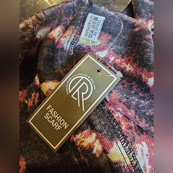 INFINITY SCARF (NWT)